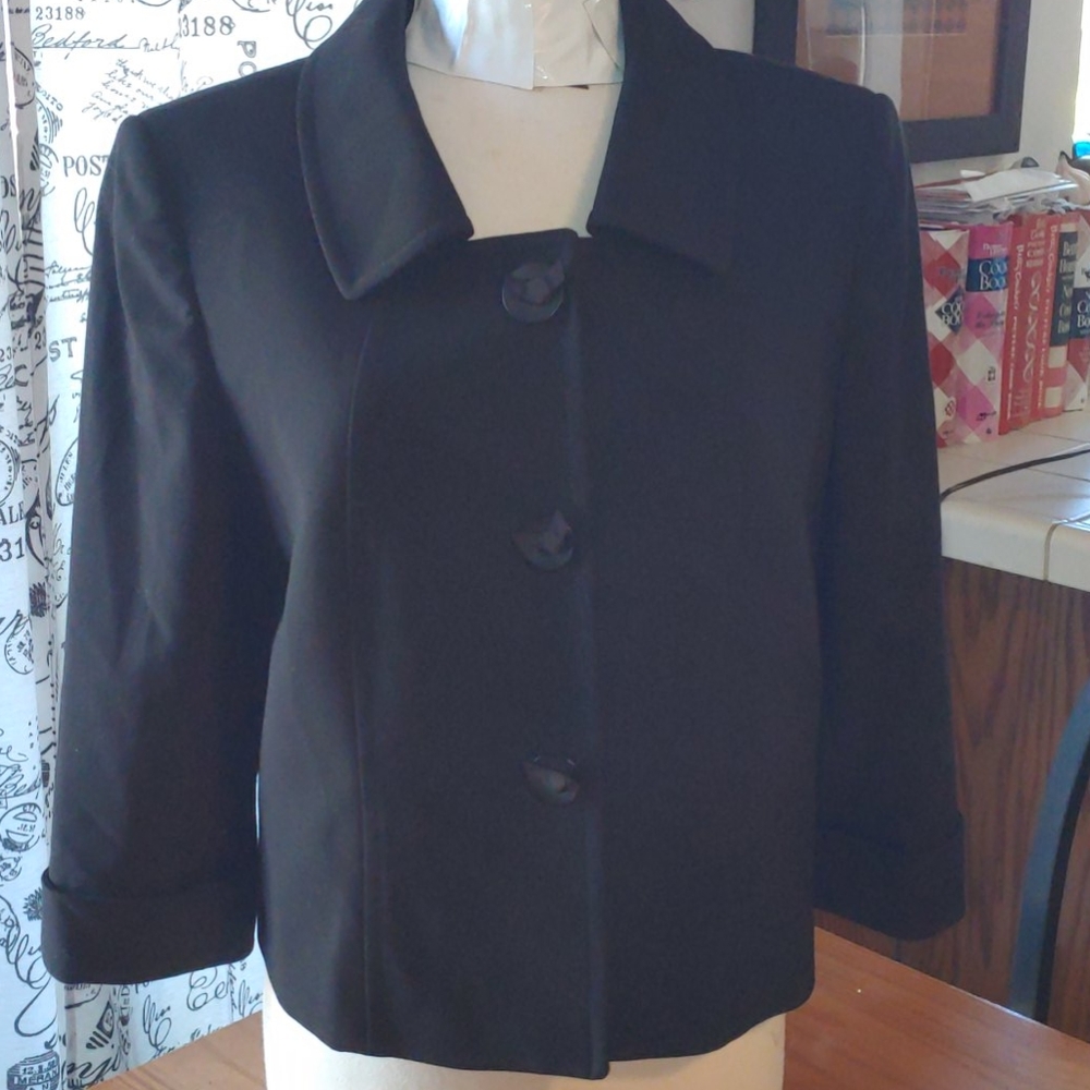 Tahari Black Short Jacket Size 14